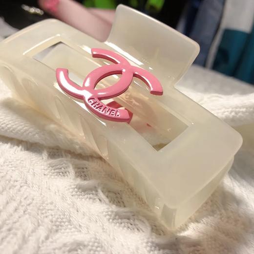 【爆款超低价预售 急单慎拍】东大门潮牌可爱透粉色鲨鱼夹抓夹发夹发卡流海夹碎发夹流行饰品 商品图0