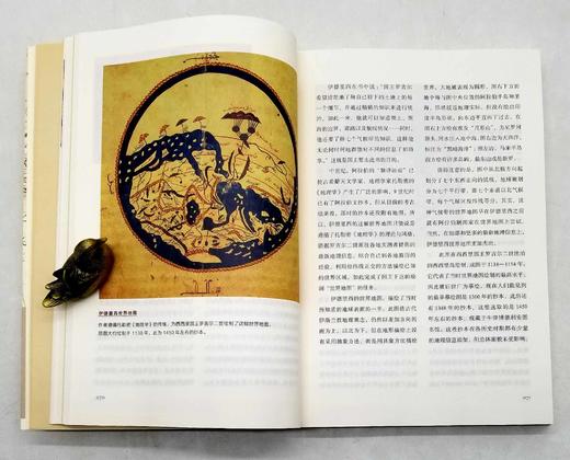 《世界名画中的大航海》《谁在地球的另一边：从古代海图看世界》，16开，梁二平著，三联书店2017-2019年版，两册定价189，售价75元，品相9成。 商品图11