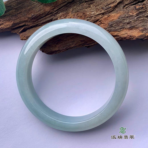 派瑞翡翠 翡翠手镯 糯种 浅绿 商品图3