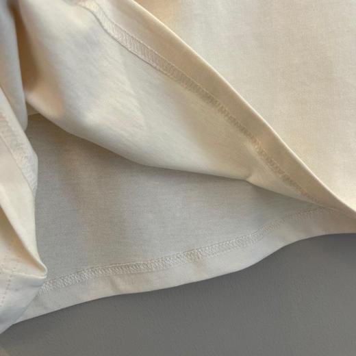 Ami 2021ssDe Coeur贴花短袖Ｔ恤-米白配灰绣花 商品图4