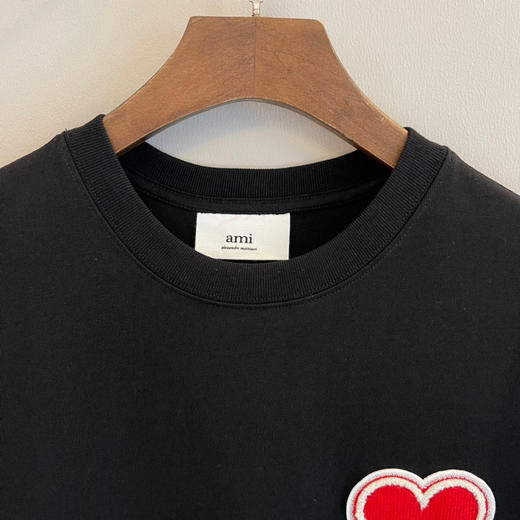 Ami 2021ssDe Coeur贴花短袖Ｔ恤-黑色配红绣花 商品图2