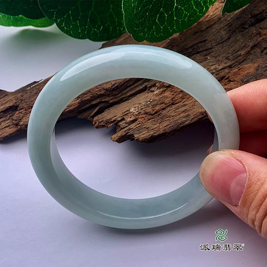 派瑞翡翠 翡翠手镯 糯种 浅绿 商品图2