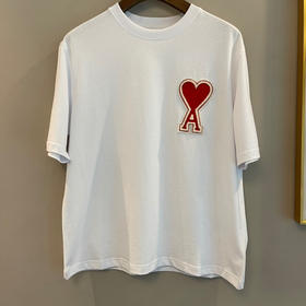 Ami ssDe Coeur贴花短袖Ｔ恤-白色配红绣花