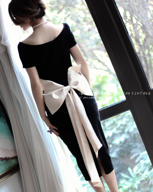 #1011【复团】喵娘精工丨定制《自深深处》Grace王妃的魔幻衣橱黑丝绒连衣裙 商品图4