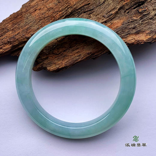 派瑞翡翠 翡翠手镯 糯种 浅绿 商品图3