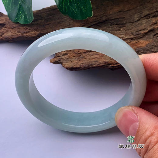 派瑞翡翠 翡翠手镯 糯种 浅绿 商品图2