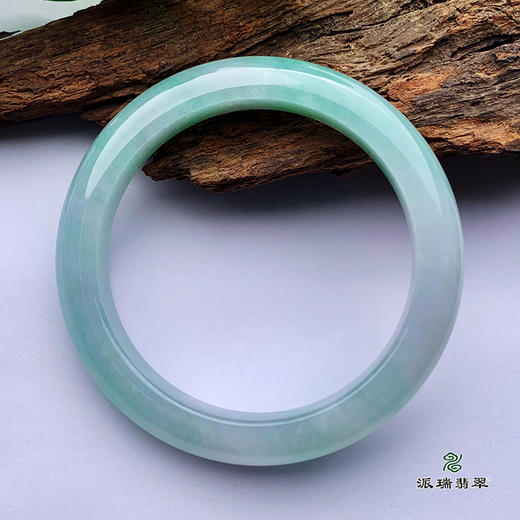 派瑞翡翠 翡翠手镯 糯种 浅绿 商品图3