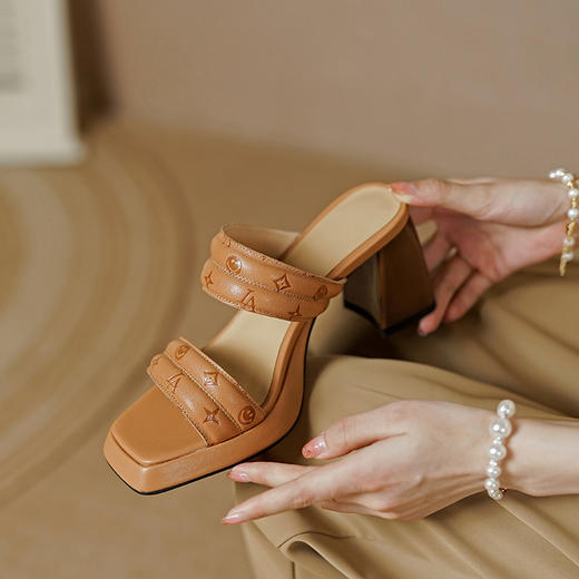 舒适百搭，质感超级好的头层羊皮压花条带个性凉鞋PS951A 商品图3