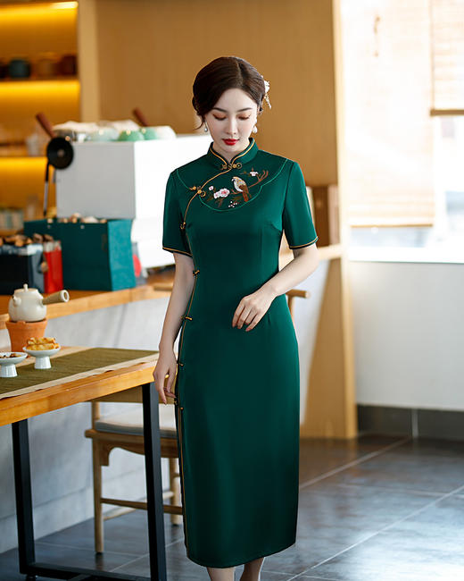 高端气质，仿醋酸长款八扣走秀绣花立领旗袍YMT-602 商品图4
