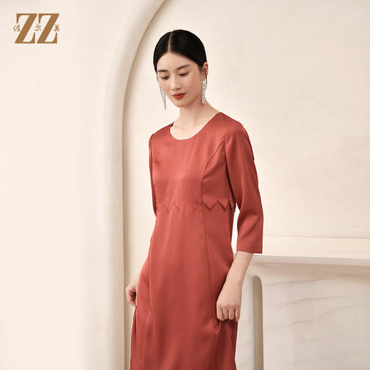 佐尔美秋季新款 气质缎面光泽高定面料亲肤连衣裙女E23LL27 商品图3