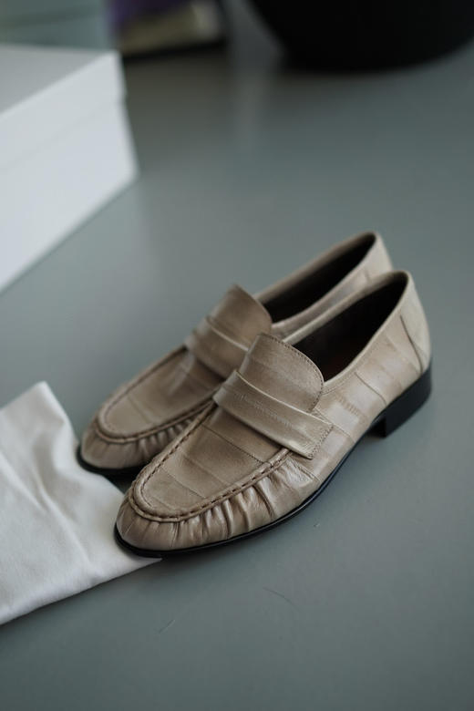 43-7高端小众 TR进口鳗鱼皮 亮泽柔软 一脚蹬高端乐福鞋 商品图2