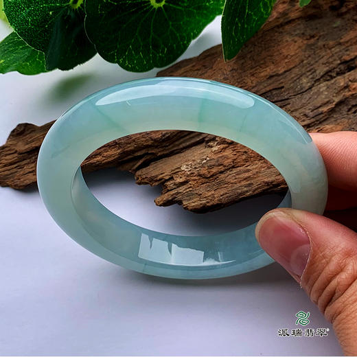 派瑞翡翠 翡翠手镯 糯种 浅绿 商品图3