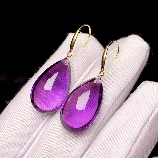 D477002 纯天然乌圭拉紫水晶水滴耳坠   通体18k金耳勾镶嵌 所谓“紫东气来”✨✨紫晶水会使个人的内心气质散出发吸引之缘 带贵来气～佩戴常贵遇人  裸石规格:21/13/9mm 特价：728 商品图0