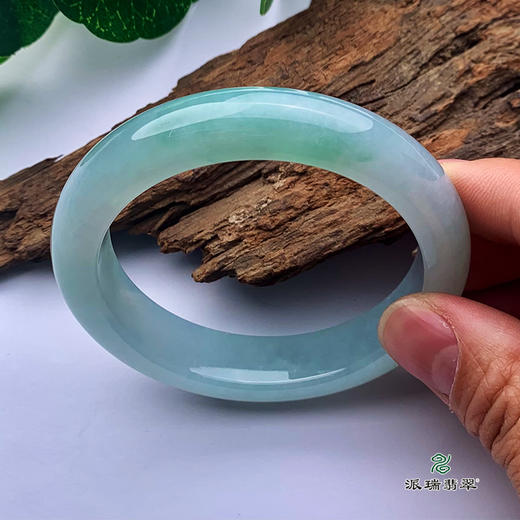 派瑞翡翠 翡翠手镯 糯种 浅绿 商品图3