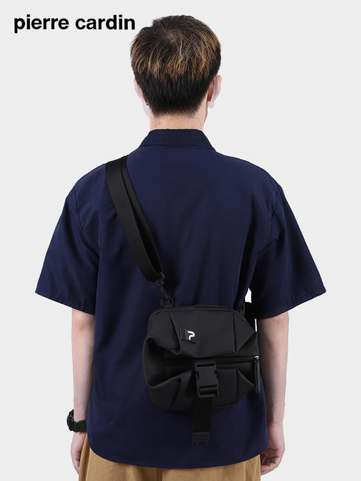 皮尔卡丹functionalist系列 男士机能风时髦日字斜挎包 商品图6