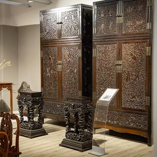 清 紫檀八宝八仙纹大四件柜 商品图3