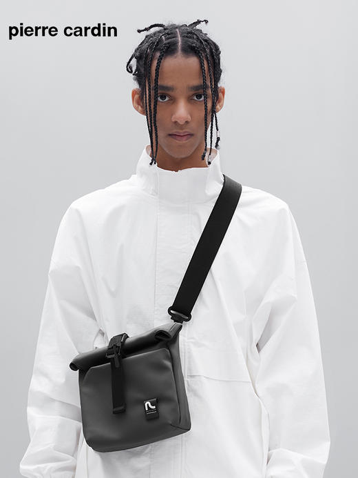 皮尔卡丹buckle系列 男式卷盖休闲日字包斜挎包 商品图2