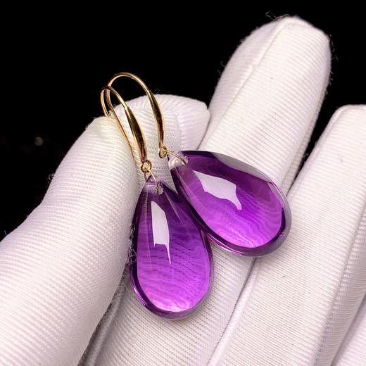D477002 纯天然乌圭拉紫水晶水滴耳坠   通体18k金耳勾镶嵌 所谓“紫东气来”✨✨紫晶水会使个人的内心气质散出发吸引之缘 带贵来气～佩戴常贵遇人  裸石规格:21/13/9mm 特价：728 商品图2