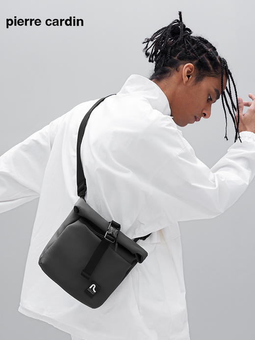 皮尔卡丹buckle系列 男式卷盖休闲日字包斜挎包 商品图3