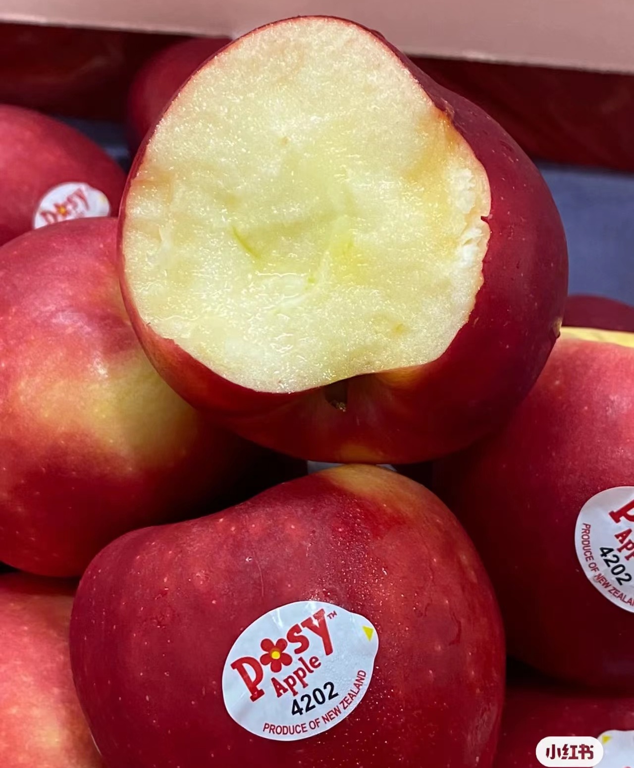 周四取货：【新西兰小花苹果】一份6个（1.8斤左右）脆甜可口，果质紧实，浓浓香甜 ​！