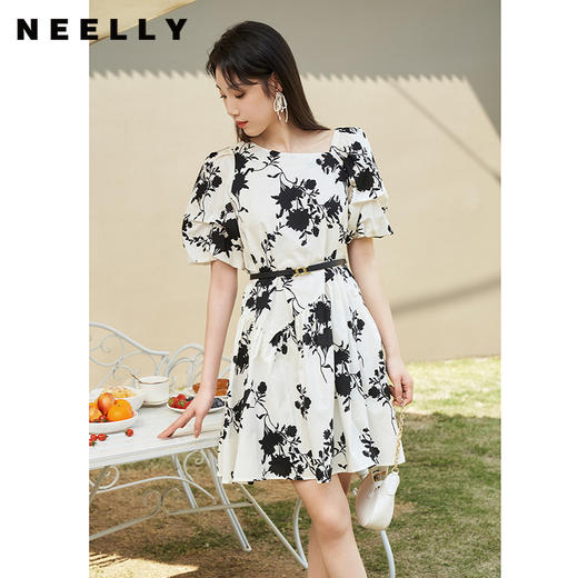 NEELLY纳俪商场同款气质印花连衣裙女不对称领口灯笼袖A字裙中长N23044Y03303 商品图1