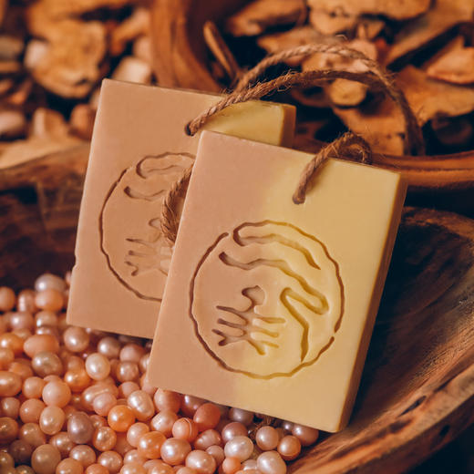 杨雯心 石斛珍珠皂手工皂香皂 古方研磨润面白肤 洁面沐浴 100g 商品图0