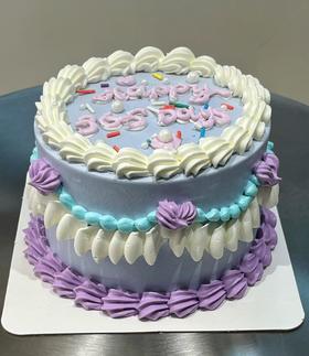 淡紫色复古裱花生日蛋糕（动物奶油）