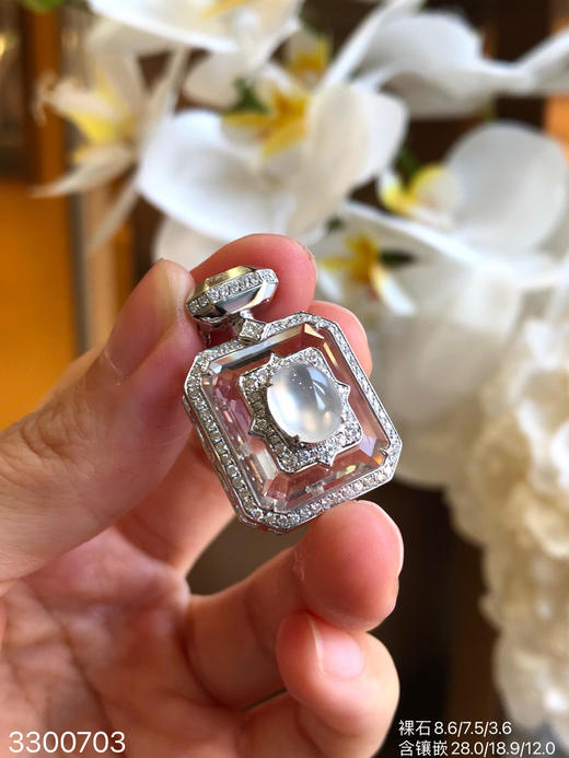 3300703，玻璃蛋面吊坠。具体价格微信咨询 商品图0