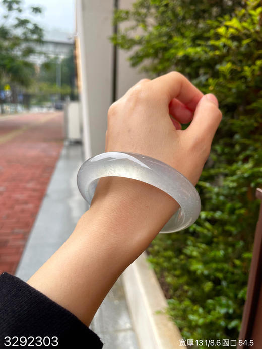 3292303，玻璃手镯，圈口54.5。具体价格微信咨询 商品图6