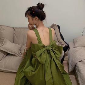 2023年超仙森系小清新牛油果绿吊带连衣裙女夏甜美露背绿色仙女裙