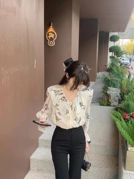 【直播专供款】春季雪纺V领印花小衫 150363587 商品图3