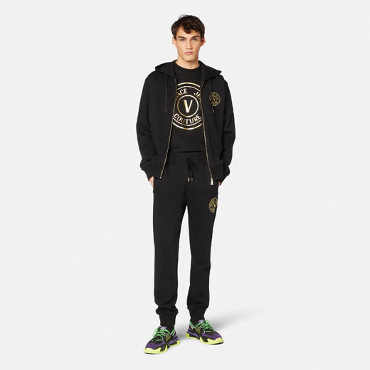 VERSACE JEANS COUTURE 范思哲 男士棉质字母徽标印花休闲运动裤 黑色 73GAAT06 CF00T G89 商品图3