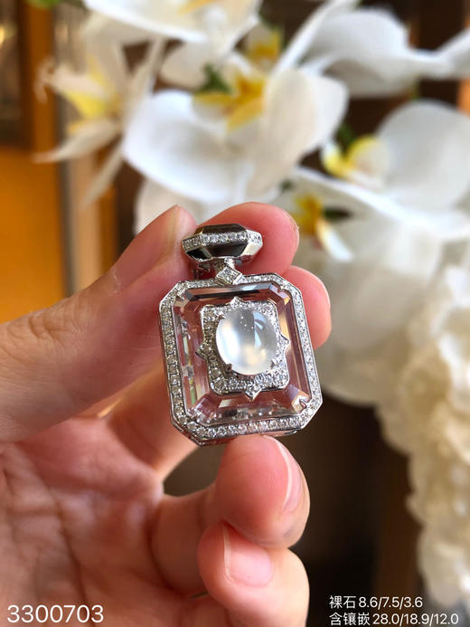 3300703，玻璃蛋面吊坠。具体价格微信咨询 商品图1