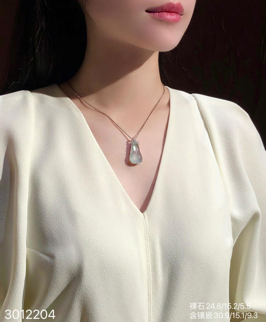 3012204，玻璃飘翠福瓜吊坠。具体价格微信咨询 商品图4