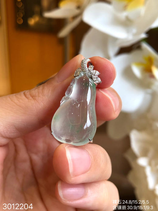 3012204，玻璃飘翠福瓜吊坠。具体价格微信咨询 商品图1