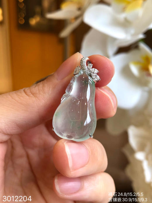 3012204，玻璃飘翠福瓜吊坠。具体价格微信咨询 商品图2