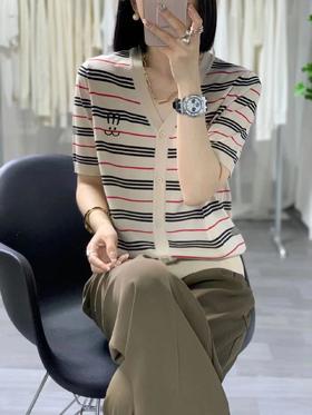 女针织上衣6550