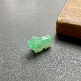 糯冰种阳绿翡翠狮子事事如意