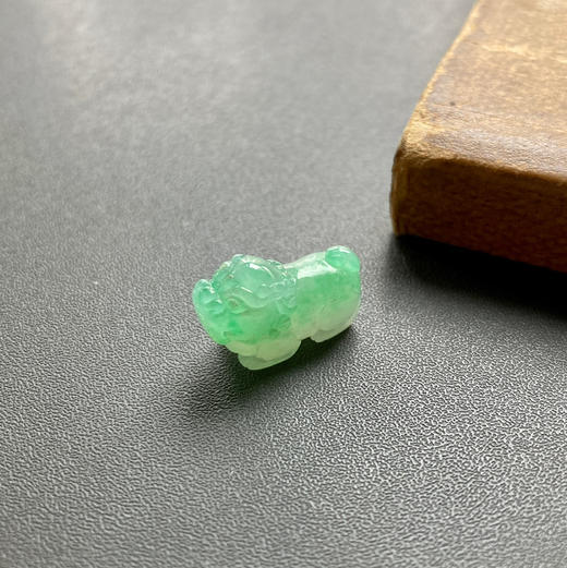 糯冰种阳绿翡翠狮子事事如意 商品图0