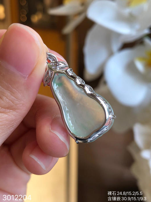 3012204，玻璃飘翠福瓜吊坠。具体价格微信咨询 商品图8