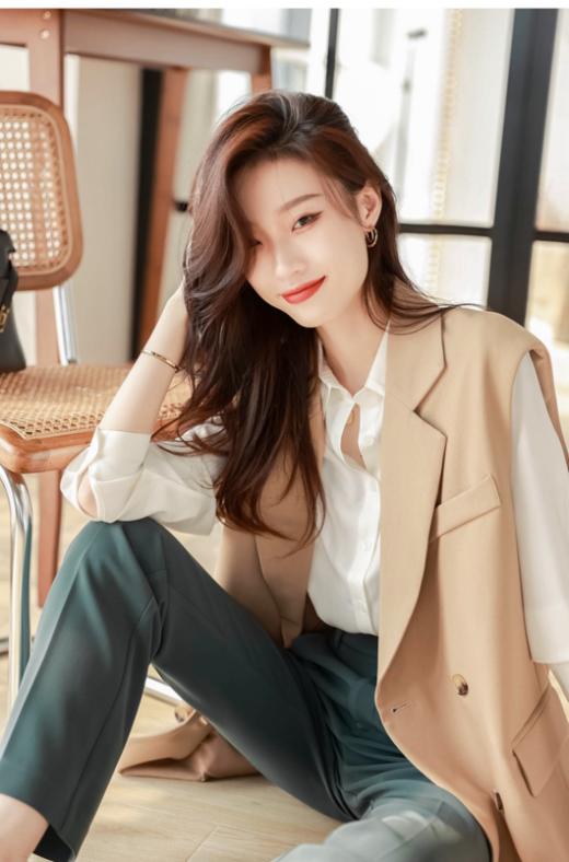 【简牧羊真丝缎面衬衫】质感一绝的真丝缎面轻奢衬衫来啦！！真丝缎面的光泽感，超赞的柔顺度和垂坠感❗ 商品图3