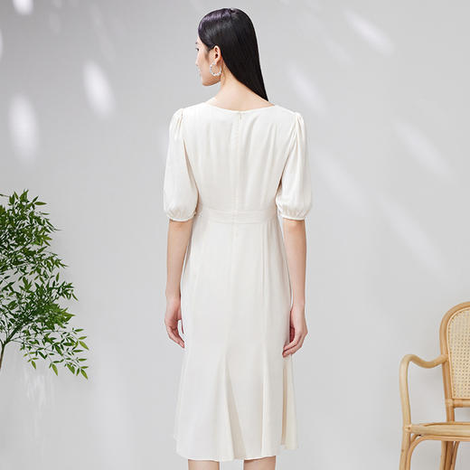 EITIE爱特爱夏款新品优雅方领显瘦高腰舒适泡泡袖连衣裙7007752 商品图4