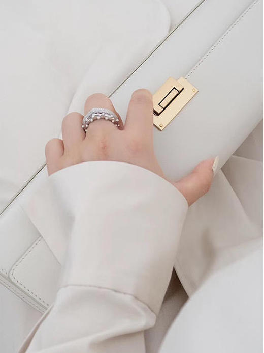 AKIIKA | Baguette [ 法棍手拿包 白/黑/红/奶茶] 商品图1