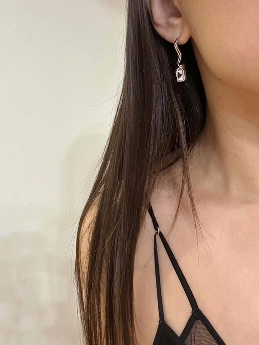 APRESI｜TROUVAILLE Millennium Cut Square White Topaz Fluid Earrings [流转耳环] 商品图2