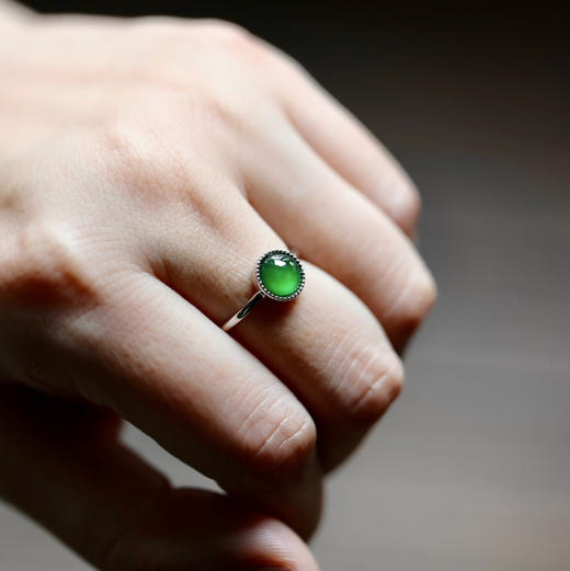 高冰种阳绿翡翠蛋面戒指18k白金镶嵌 商品图10