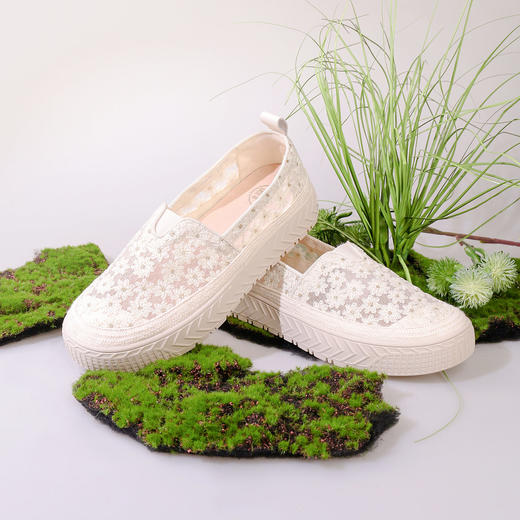 Safiya/索菲娅 2023春季新品假日小雏菊蕾丝草编一脚蹬休闲渔夫鞋 SF31112441 商品图0