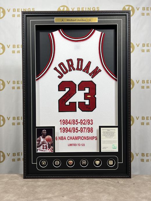 收藏系列 乔丹 公牛队23号白色 亲笔签名球衣 商品图1