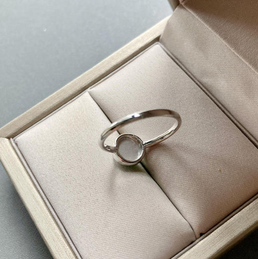 高冰种阳绿翡翠蛋面戒指18k白金镶嵌 商品图8