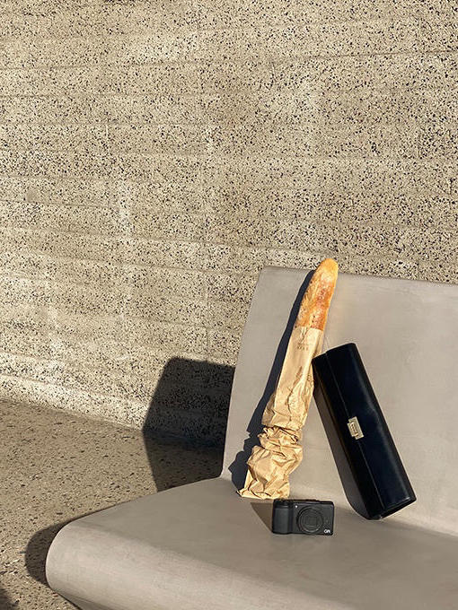 AKIIKA | Baguette [ 法棍手拿包 白/黑/红/奶茶] 商品图9