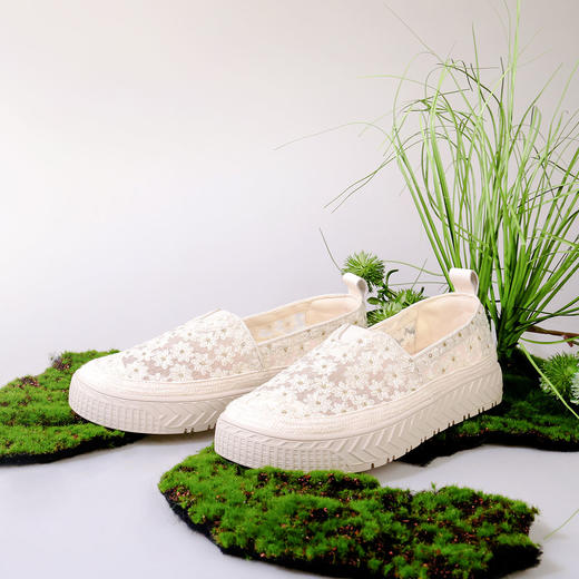 Safiya/索菲娅 2023春季新品假日小雏菊蕾丝草编一脚蹬休闲渔夫鞋 SF31112441 商品图1